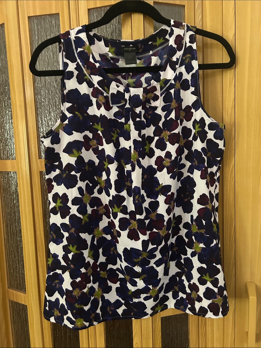 Ann Taylor White Floral Sleeveless Shell Top with Navy and Olive Accents